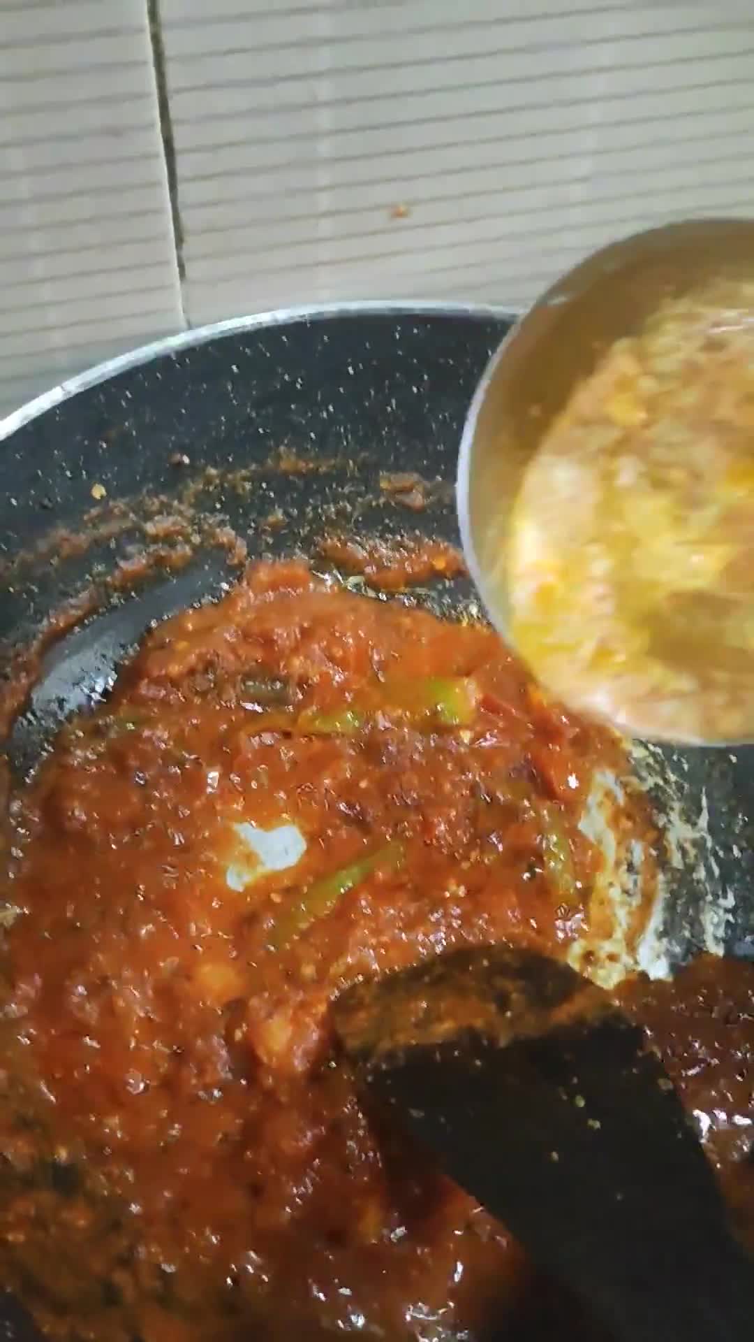 आलू शिमला मिर्च ग्रेवी(दही वाली) (Aloo Shimla Mirch in Dahi Gravy) रेसिपी चरण 5 फोटो