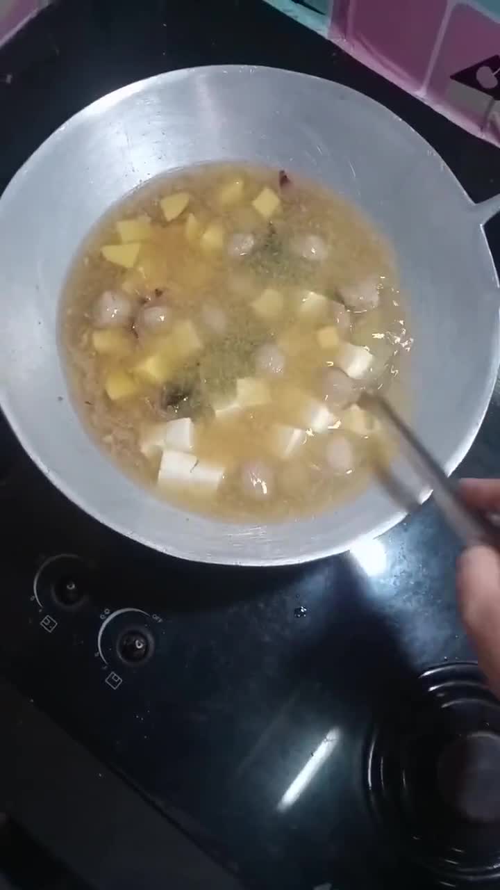 Foto langkah ke 3 dari resep Semur kentang bakso tahu.