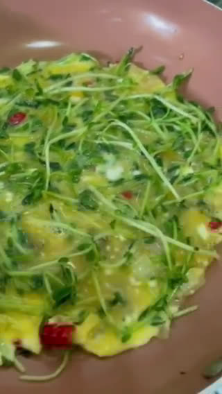 Gambar langkah 2 resipi 👩‍🍳Telur Dadar Taugeh Hijau🍳.