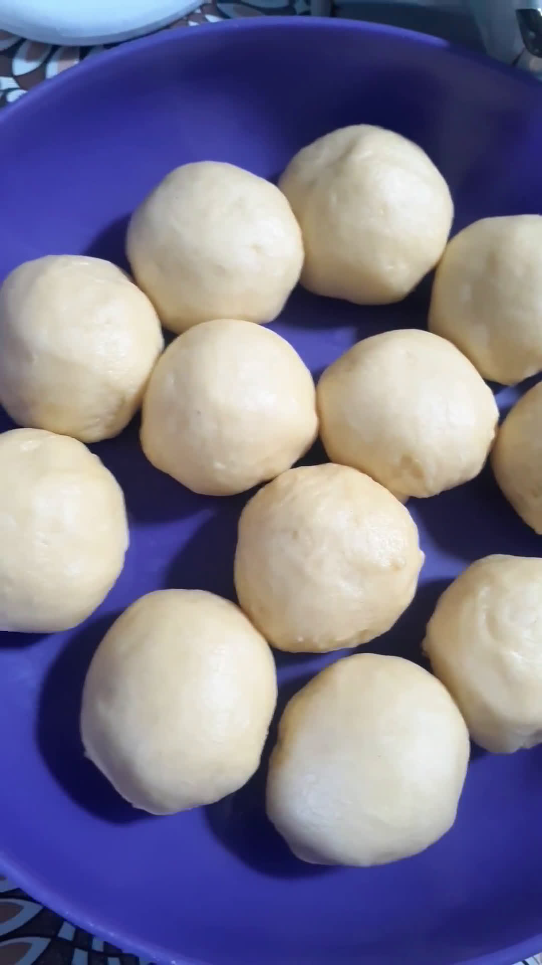 Foto langkah ke 4 dari resep Donat Panggang Empuk isi Ragout.