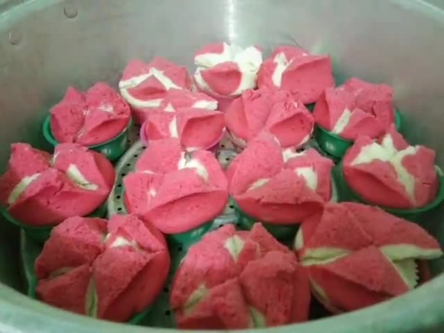 Foto langkah ke 2 dari resep Bolu Kukus Mekar Santan anti gagal 1 telur tanpa soda.