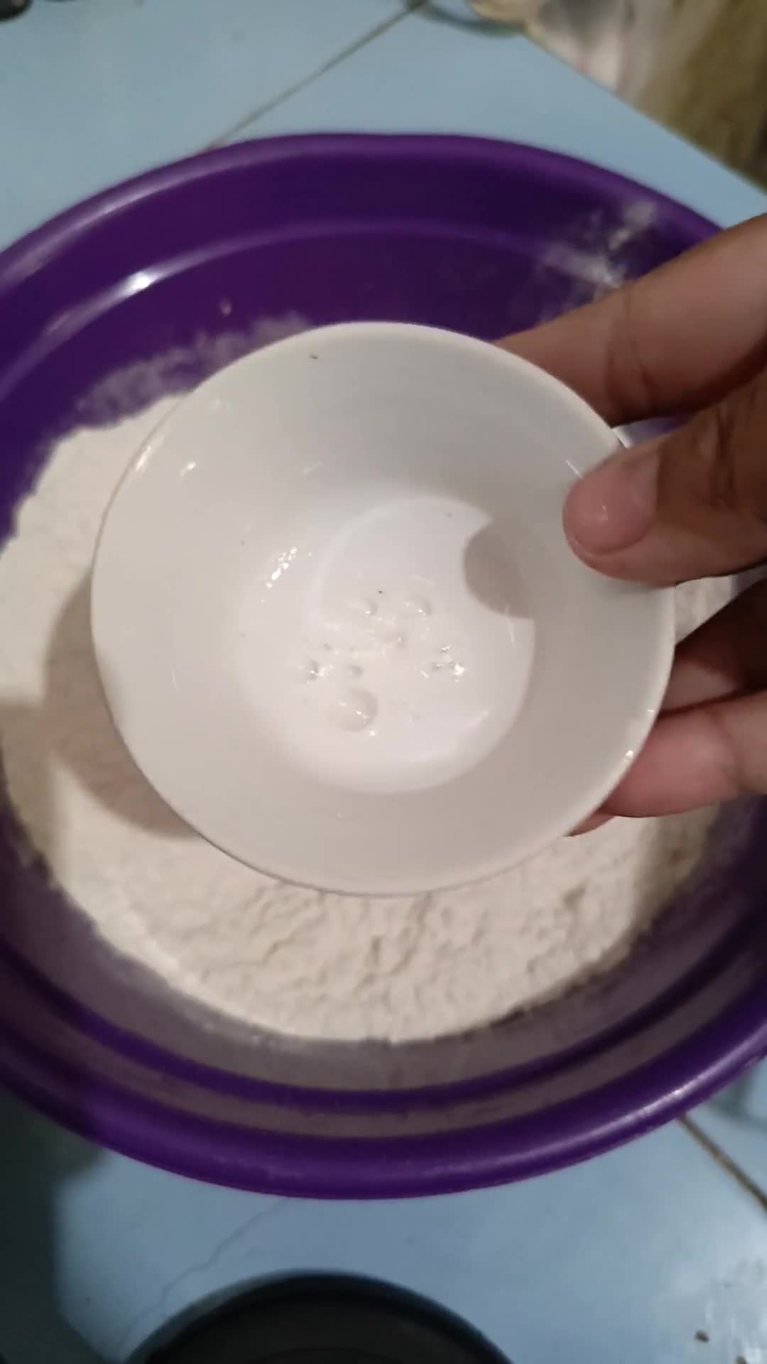 Foto langkah ke 5 dari resep Roti cokelat.