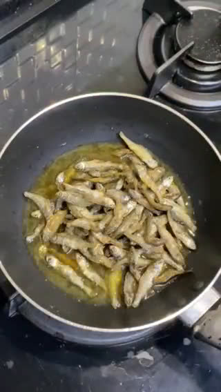 Foto langkah ke 1 dari resep Ikan Bilis Cabe Garam + Pete.