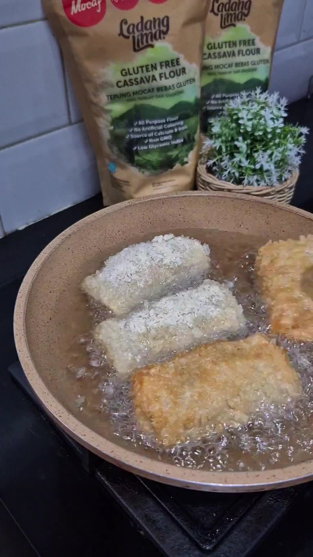 Foto langkah ke 6 dari resep Risol Mayo Gluten Free.