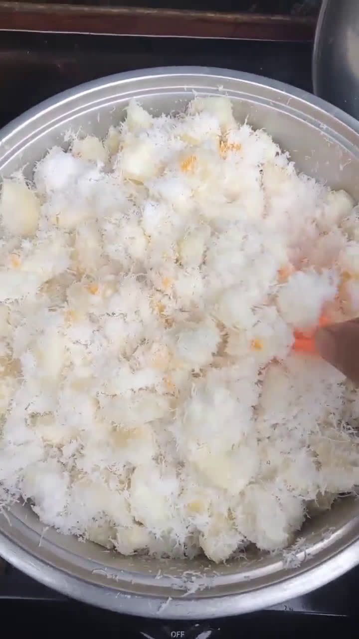 Foto langkah ke 2 dari resep Gengsot atau urap singkong.