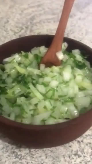 Foto del paso 3 de la receta: Salsa verde chilena