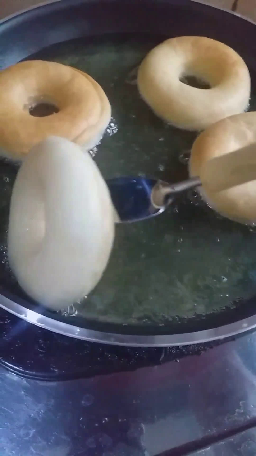 Foto langkah ke 6 dari resep Donat Empuk.