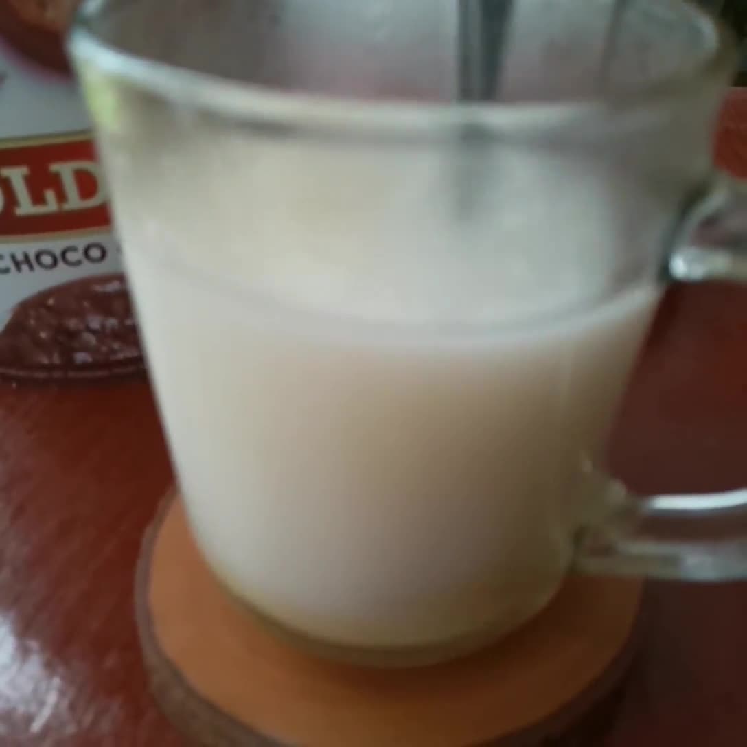 Foto langkah ke 2 dari resep Hot Milk Choco Crunchy.