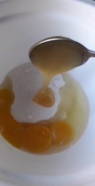 Foto del paso 2 de la receta: Magdalenas de manzanilla y miel🍯
