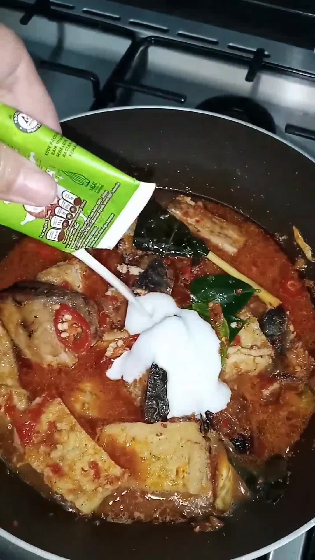 Foto langkah ke 3 dari resep Mangut Ikan Manyung Asap Resep Ibu.