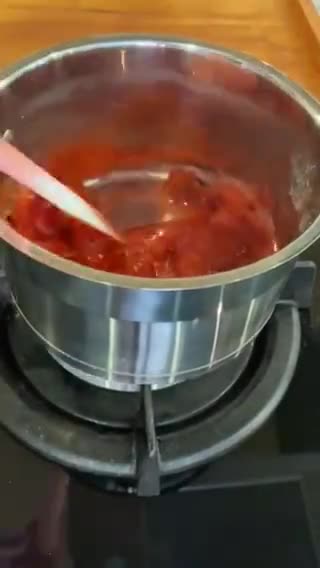 Foto langkah ke 2 dari resep Strawberry Jam Homemade (2 Bahan).