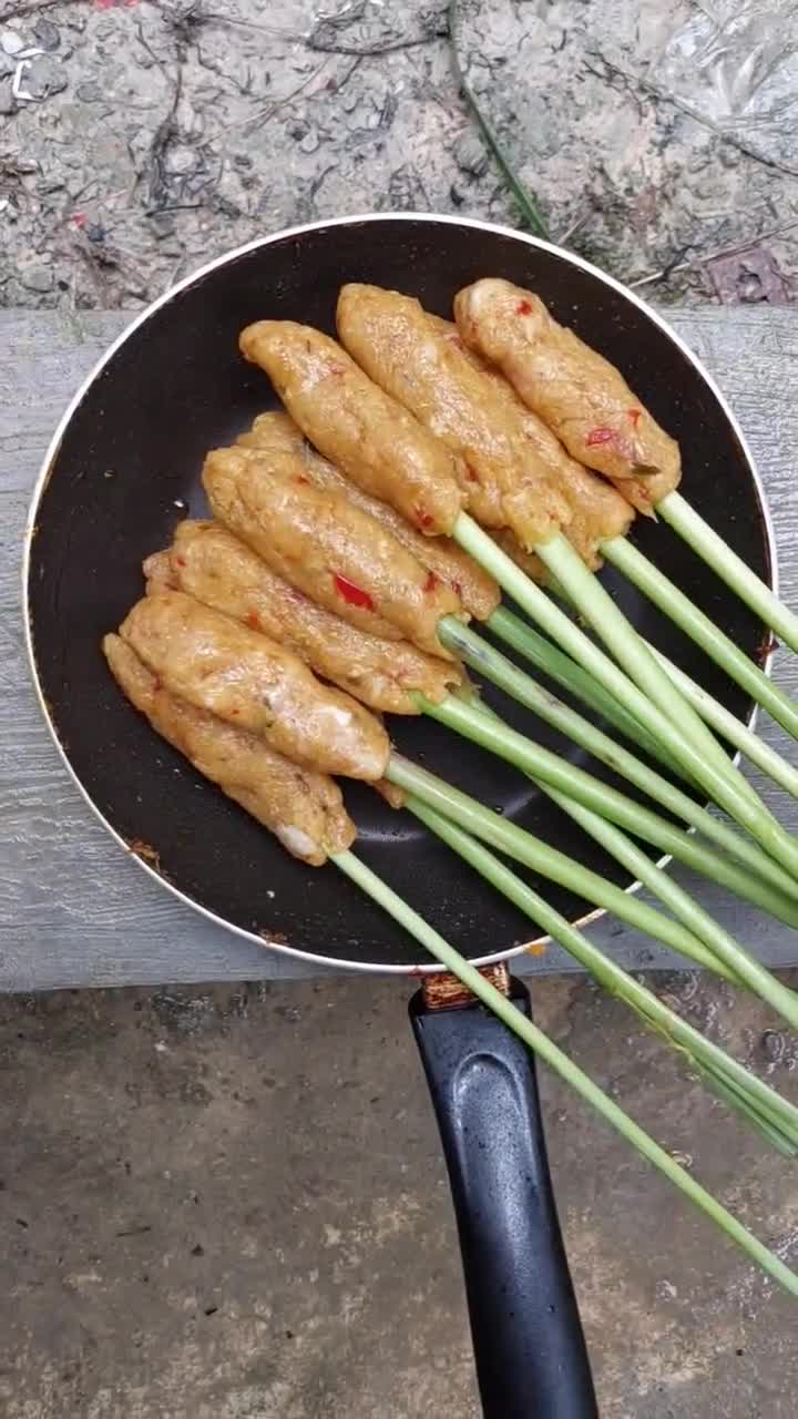 Foto langkah ke 4 dari resep Sate Lilit Ayam Khas Bali Sambal Matah.