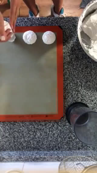 Foto del paso 4 de la receta: Cocadas ! Merengue y coco no más ♥️🥰 sin tacc