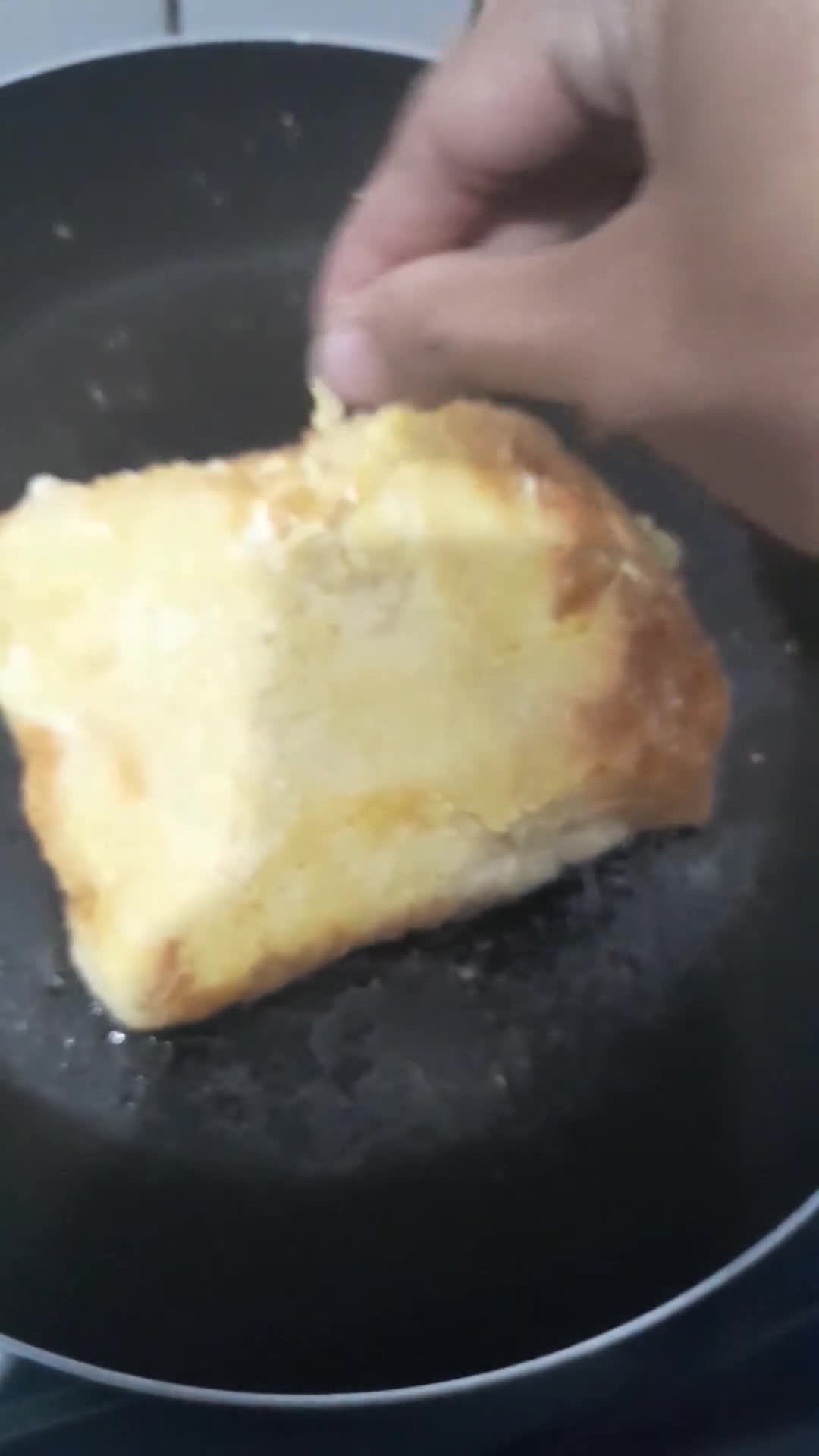 Foto langkah ke 3 dari resep Honey French Toast.