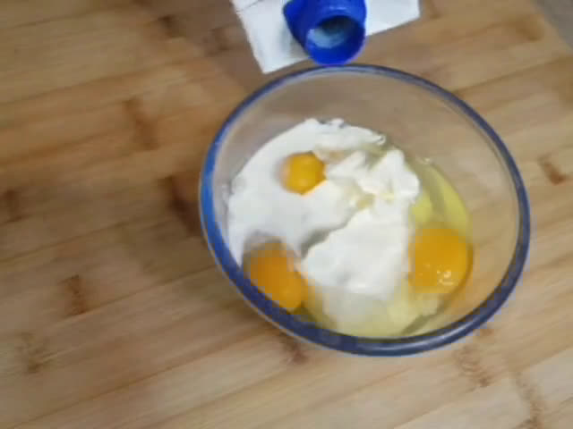 Une image de l'étape 5 de RECETTE DE BASE de quiche lorraine maison simple et délicieuse.