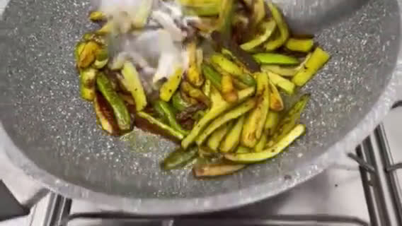 Foto del passaggio 3 della ricetta Zucchine in agrodolce
