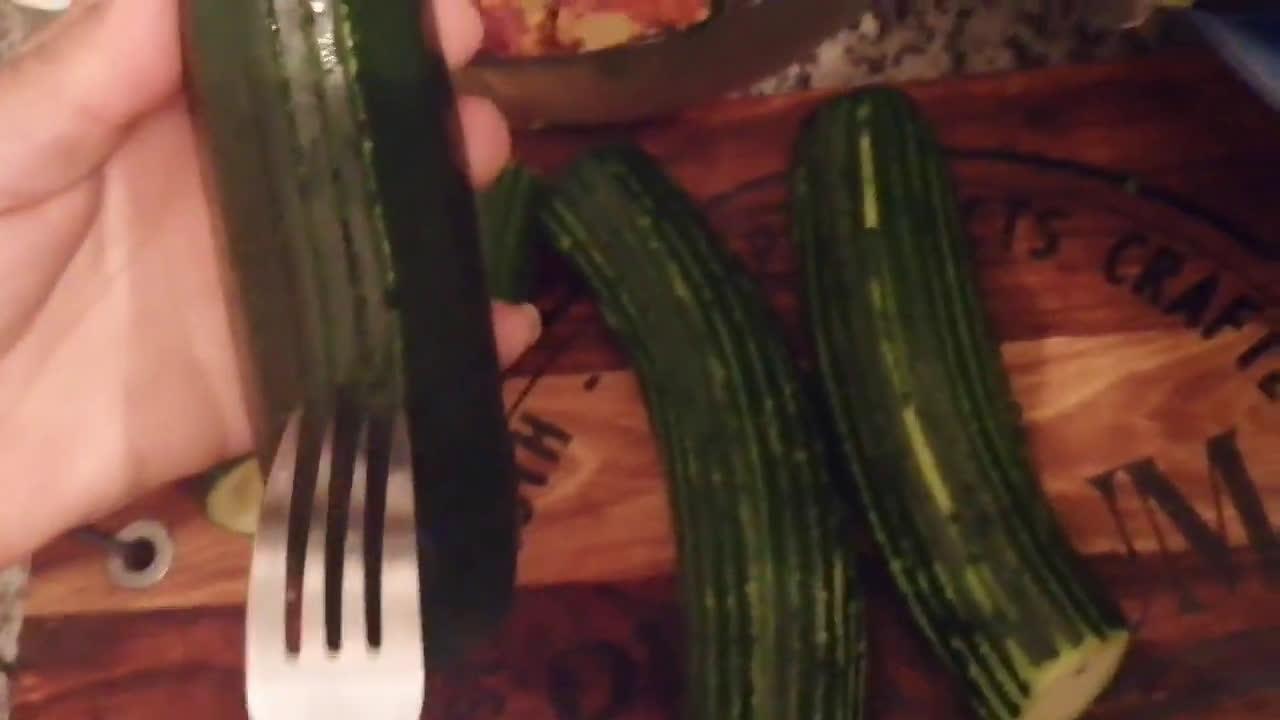 Une image de l'étape 2 de Courgettes farcies. Recette printanière à la djamicoo.