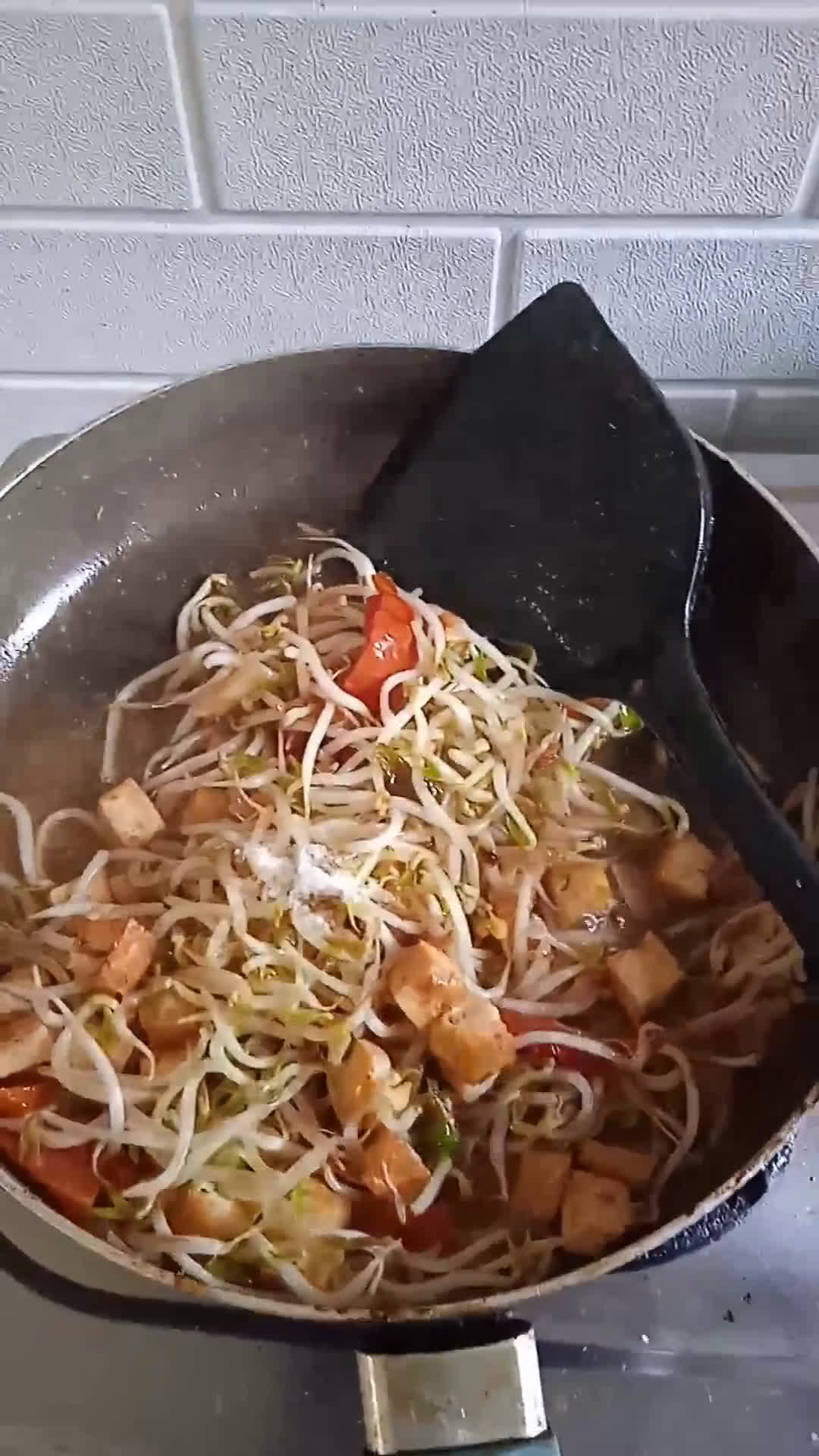 Foto langkah ke 8 dari resep Tumis Tauge Tahu.