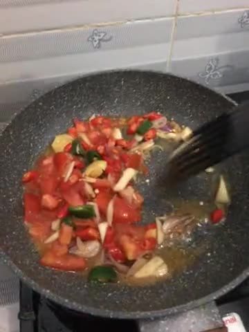 Foto langkah ke 3 dari resep Tumis ikan cabe.