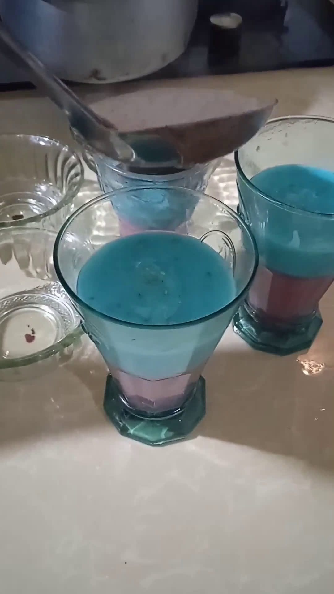 صورة لخطوة 4 من وصفة طبقات تحلية بالنشاء