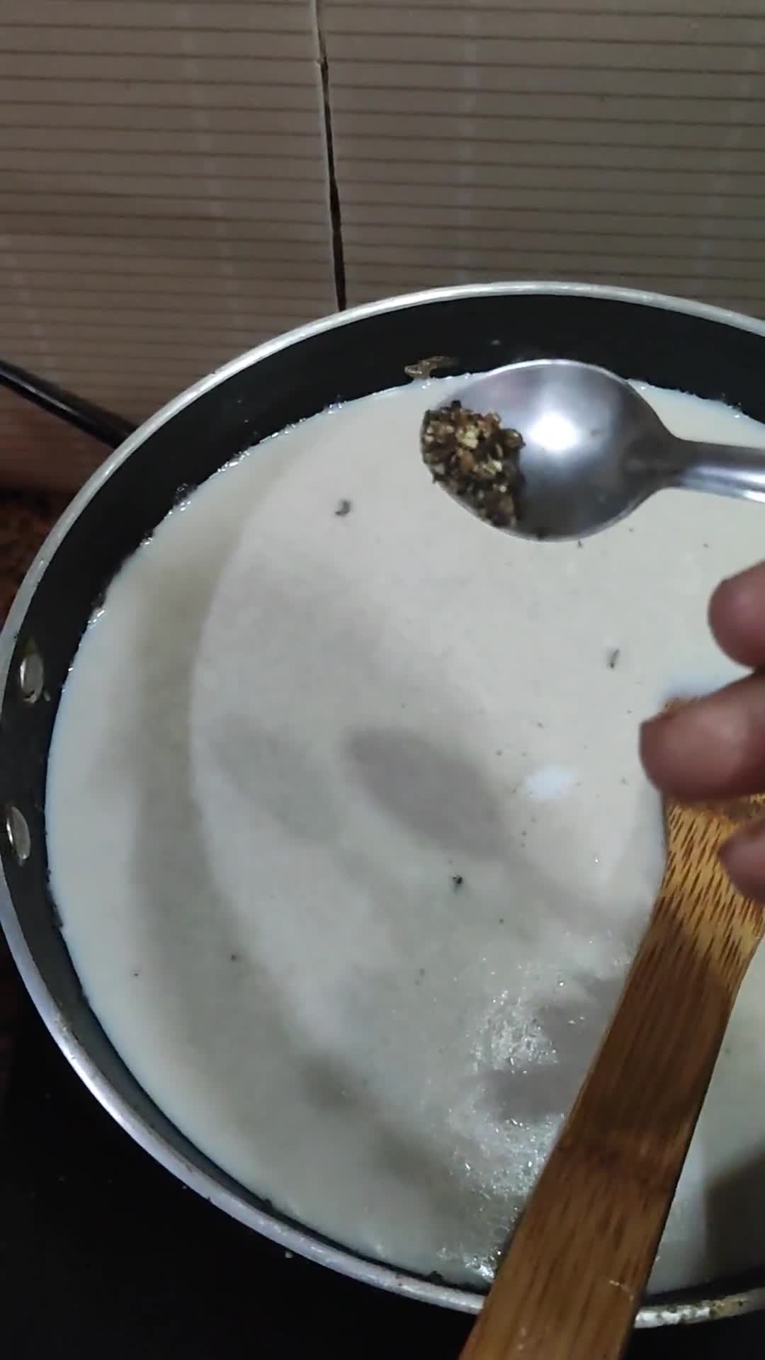 खजूर वाला दूध (Khajoor wala doodh recipe in hindi) रेसिपी चरण 3 फोटो