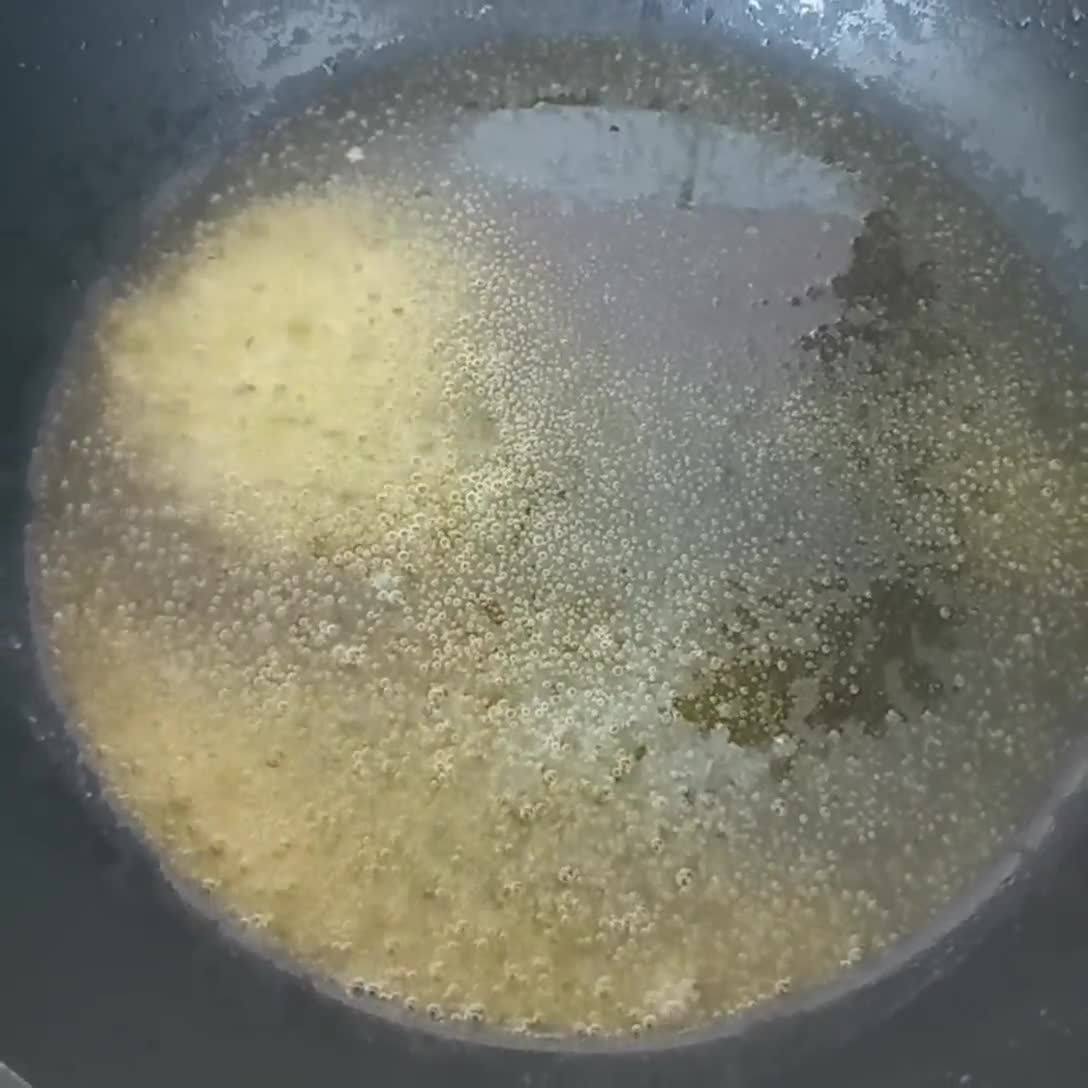 Foto langkah ke 2 dari resep Telur Goreng Mentega.