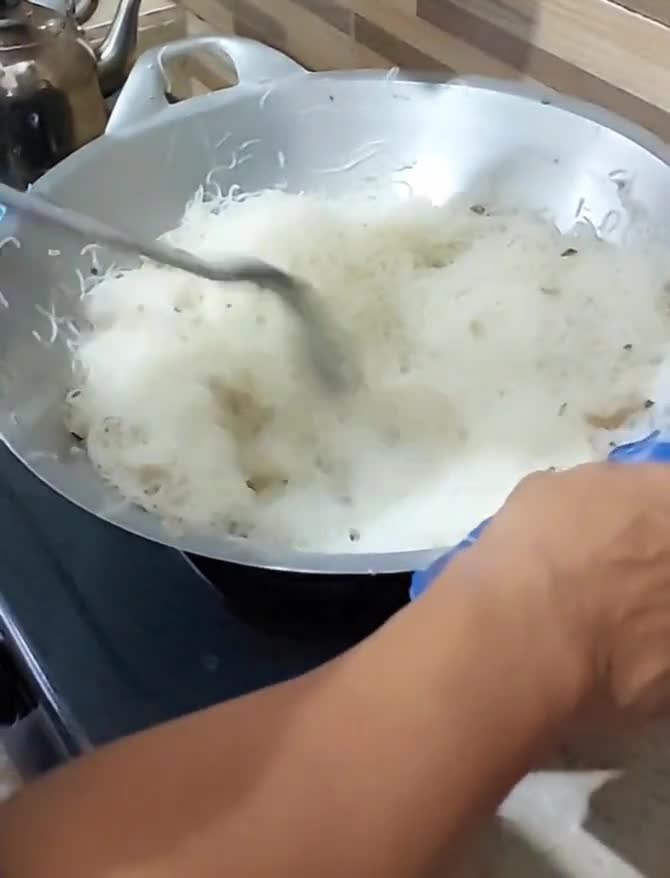 Foto langkah ke 3 dari resep Bihun Goreng Ayam.