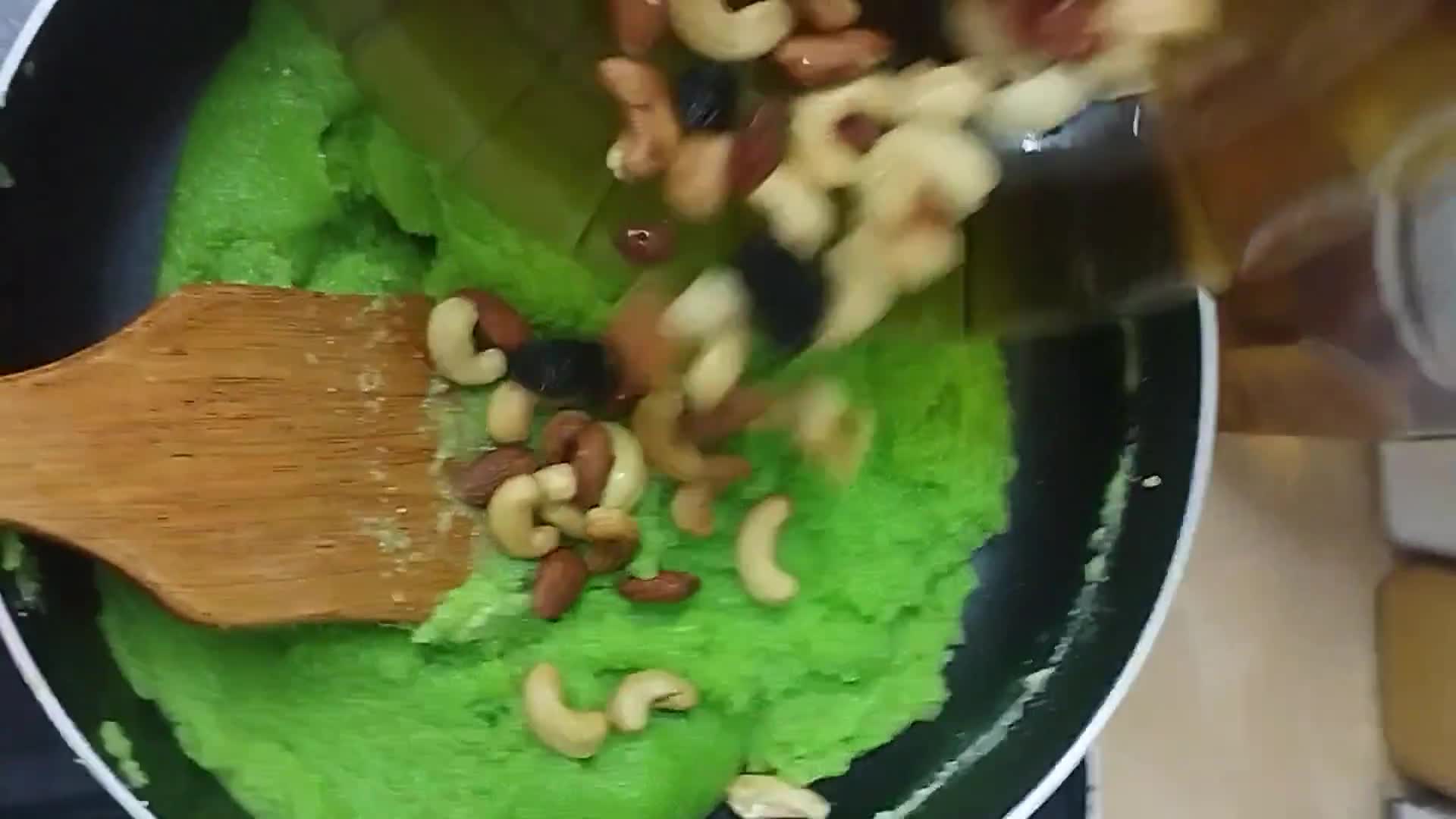 Gambar langkah 5 resipi Kuih Kesari.