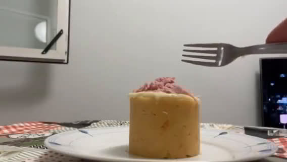 Foto del paso 7 de la receta: Volcán de patata con lava de queso y virutas de jamón