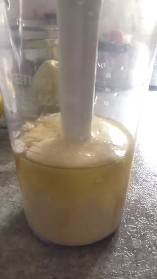 Foto del paso 5 de la receta: Mayonesa casera en 1 minuto (¡con truco! no se corta nunca)