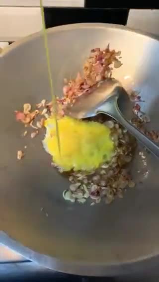Foto langkah ke 2 dari resep Trending Nasi Goreng Minyak Jelantah.