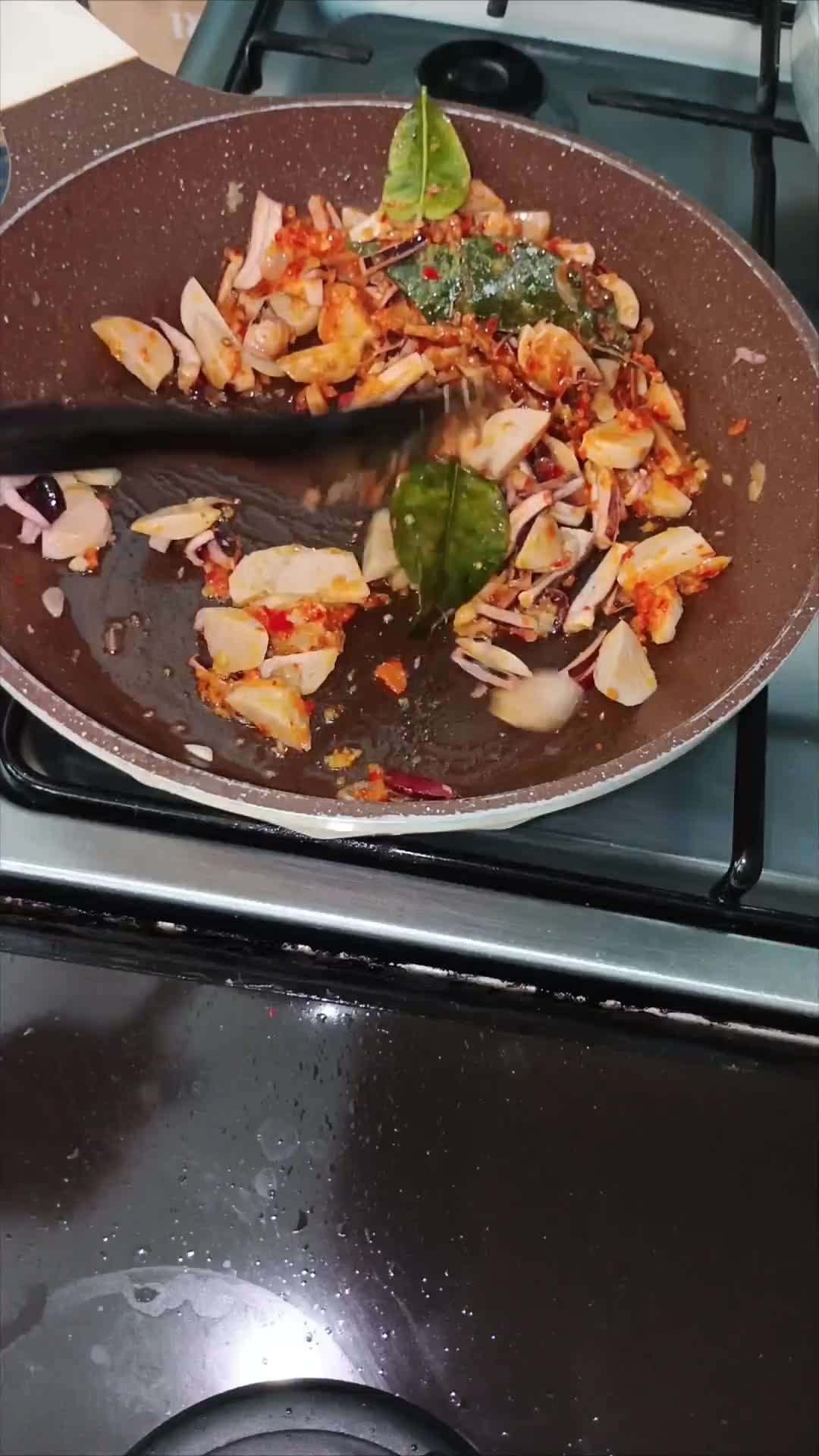 Foto langkah ke 3 dari resep Balado Cumi Bakso.