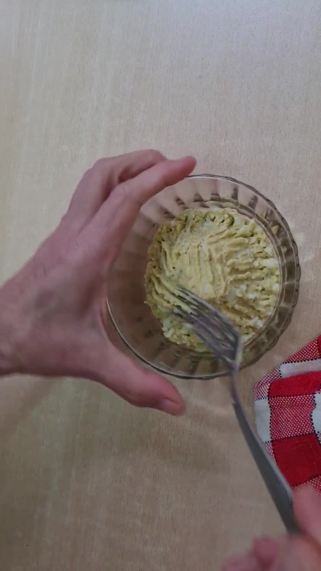 Foto del paso 3 de la receta: Pasta de palta y huevo 🥑 🥚 dip saludable 🥚