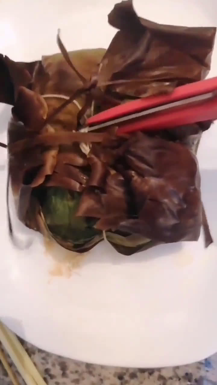 Une image de l'étape 8 de Saumon 🦈en papillote de feuilles 🍌de bananier.