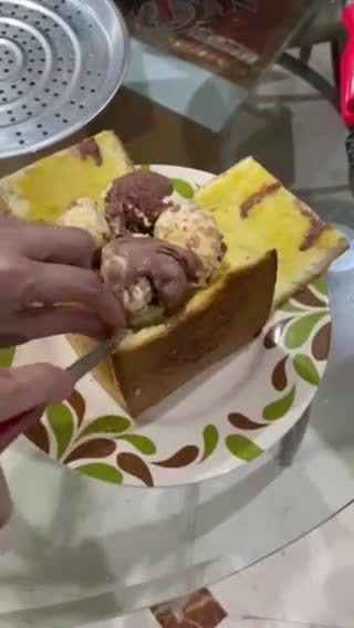 Foto langkah ke 7 dari resep Honey Toast Dessert ala Cafe.