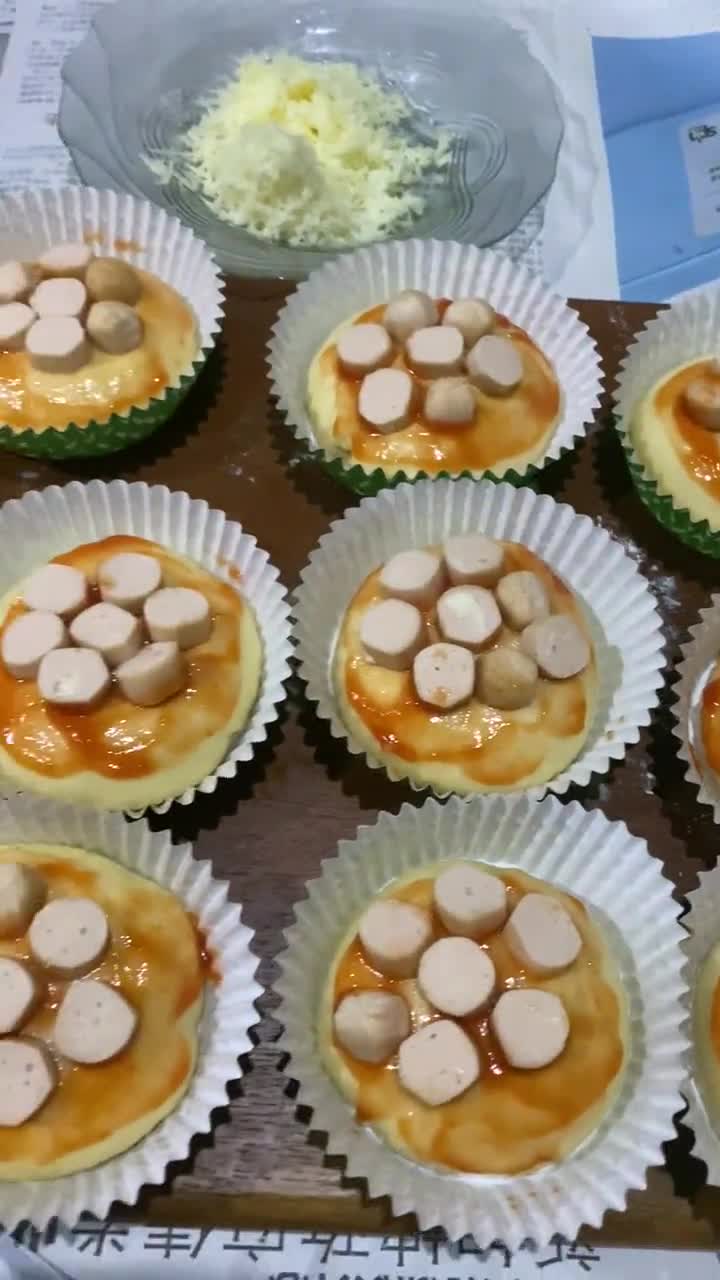 Foto langkah ke 5 dari resep Mini Pizza Empuk.