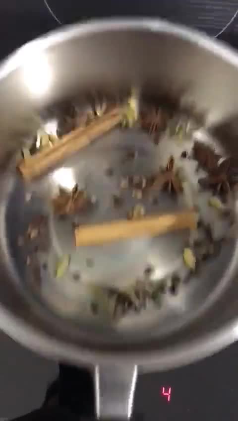 Foto del paso 1 de la receta: Té chai con leche de almendra (starbucks)