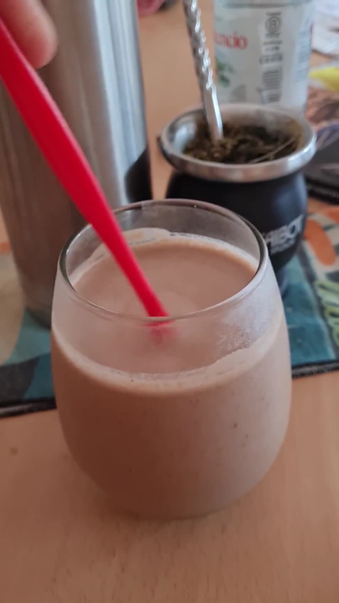Foto del paso 3 de la receta: Licuado de durazno con leche de coco, cacao, mantequilla de maní, chía y cayena roja 🍑 🥵