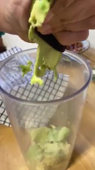 Foto del paso 1 de la receta: Crema de aguacate 🥑