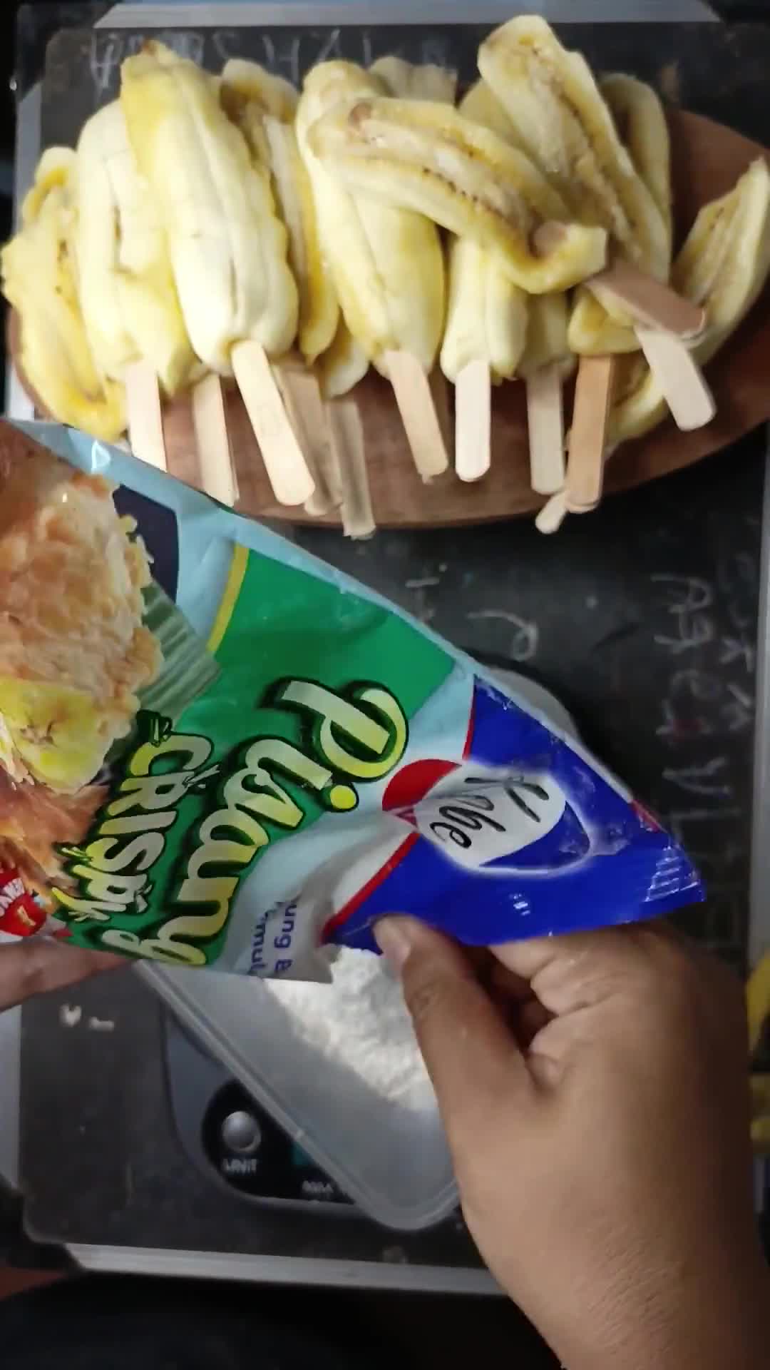 Foto langkah ke 3 dari resep Banana Satay.