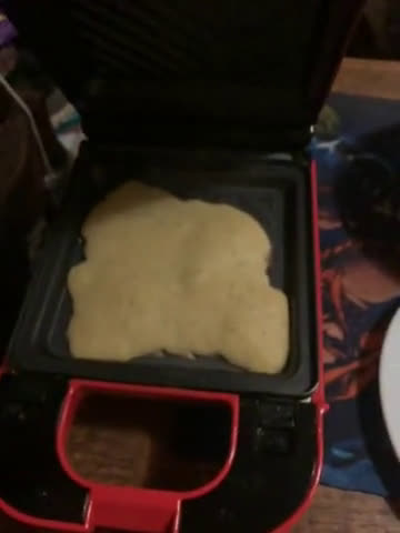 Foto del paso 3 de la receta: Keto Panketitos (panqueque) en wafflera