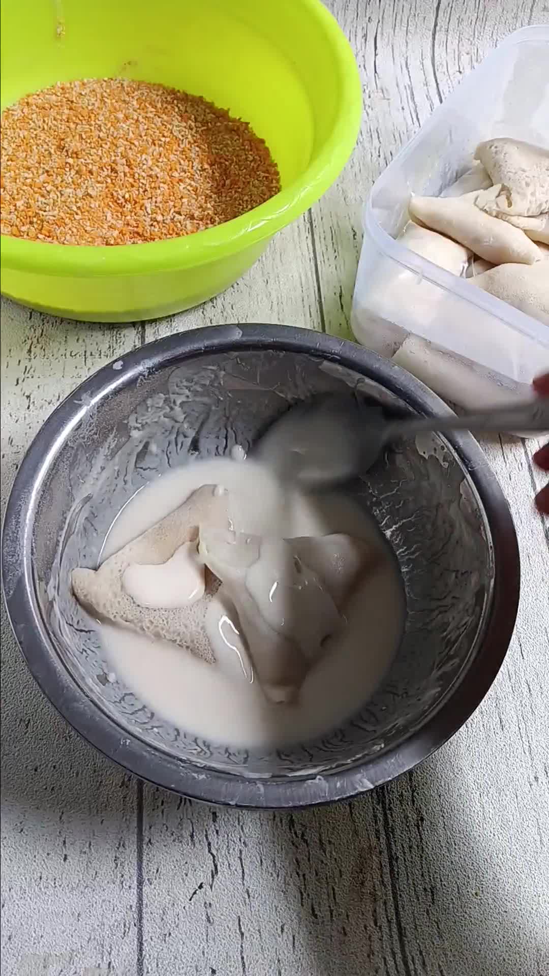 Foto langkah ke 14 dari resep Risoles rogout sayur lipat amplop dan segitiga.