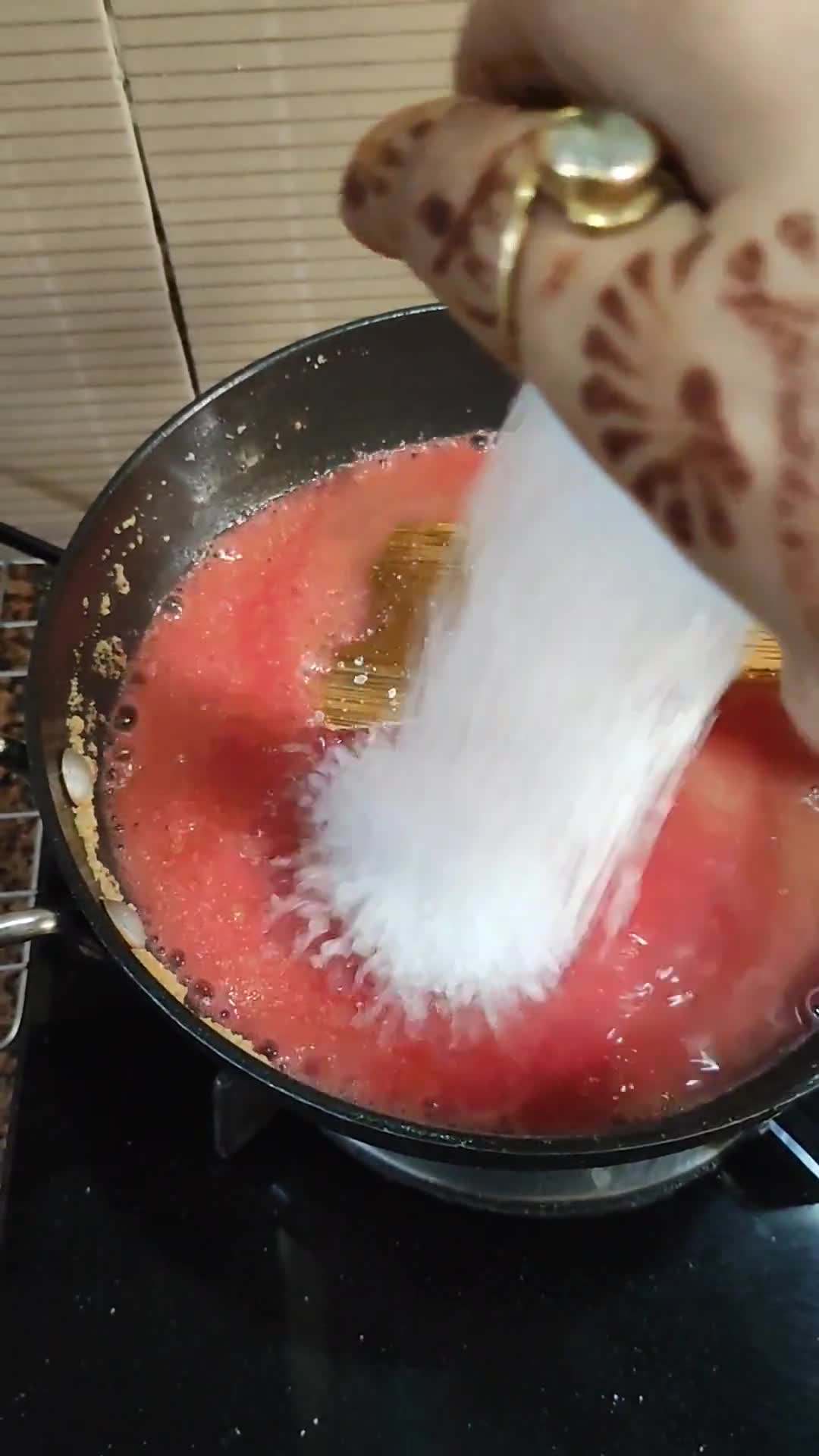 बीटरूट सूजी हलवा (Beetroot suji halwa recipe in Hindi) रेसिपी चरण 3 फोटो