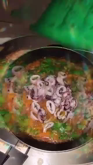 Foto langkah ke 8 dari resep Cumi kuah pedas.