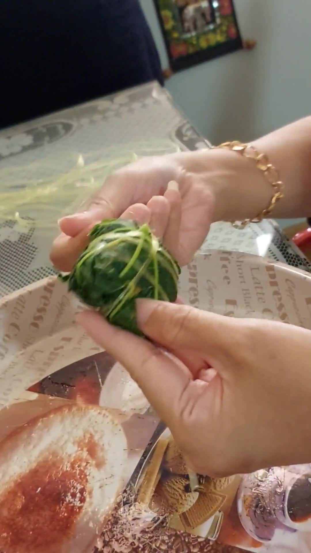 Foto langkah ke 3 dari resep Buntil Daun Pepaya.