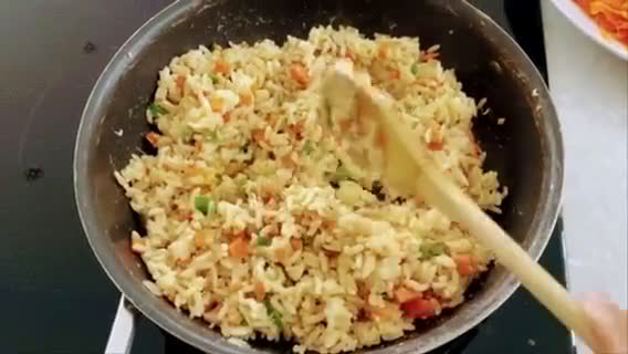 A picture of step 3 of Fried Rice with Salt & Garlic.