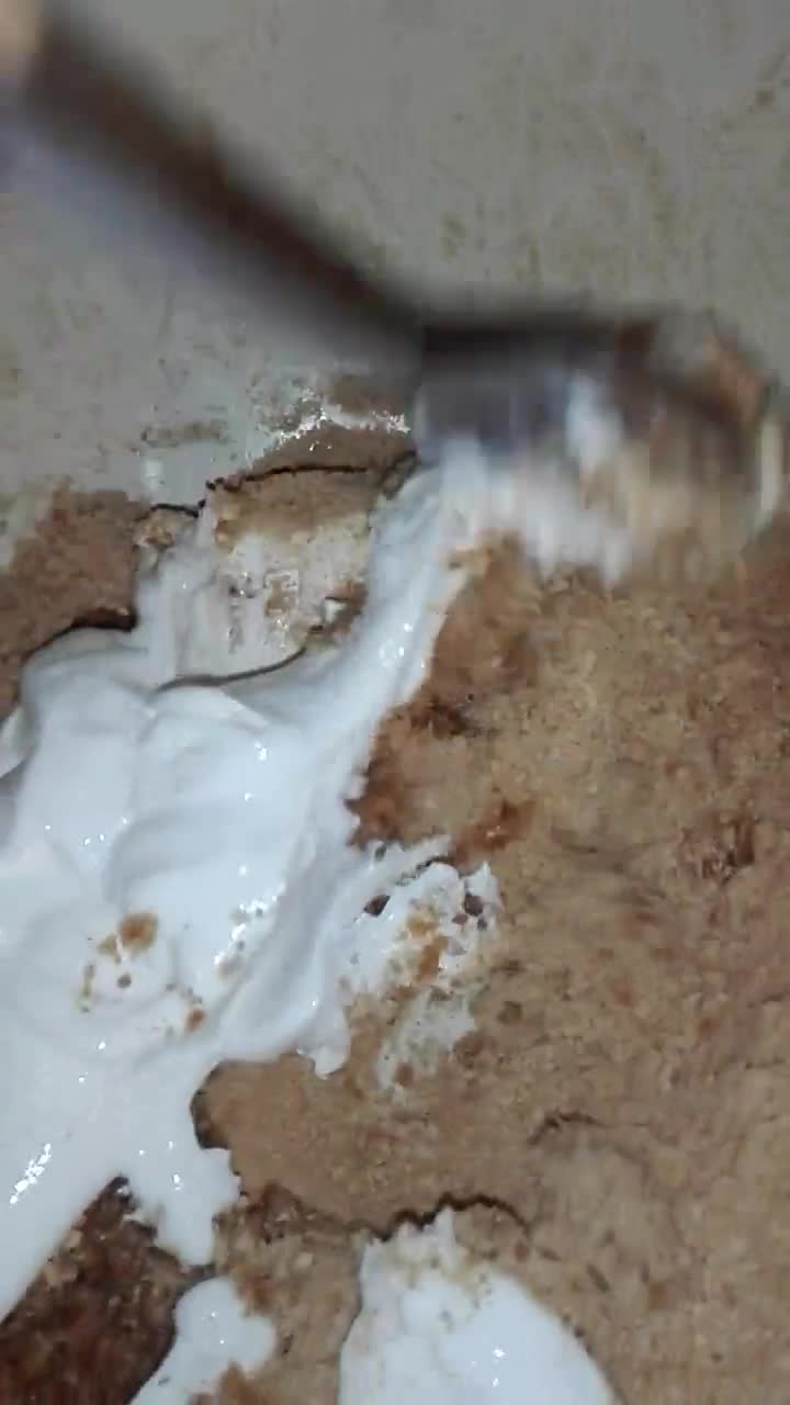 صورة لخطوة 2 من وصفة تشيز كيك بالفراولة🍓