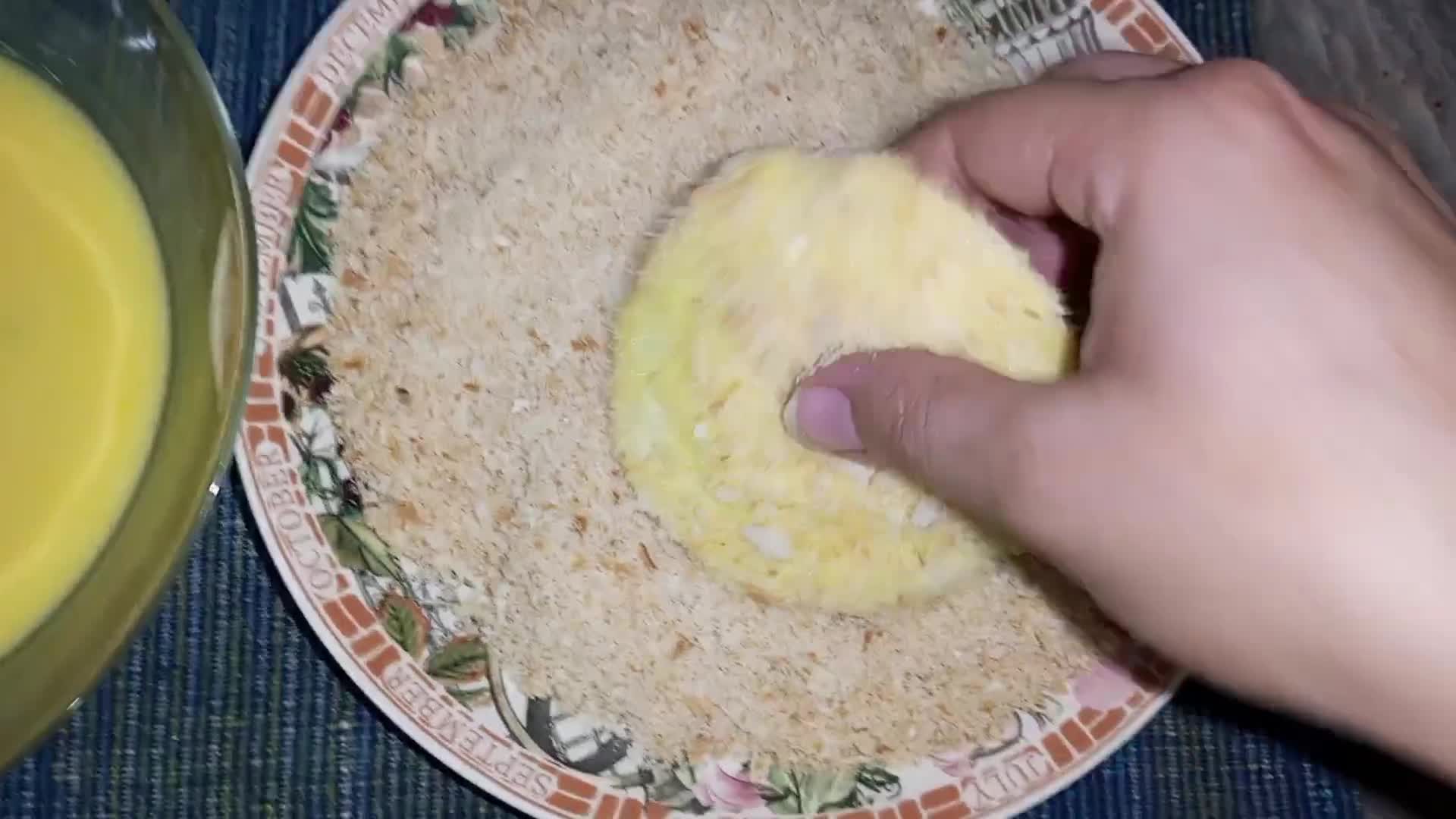 A picture of step 6 of Bread Pockets 🤤🥙.
