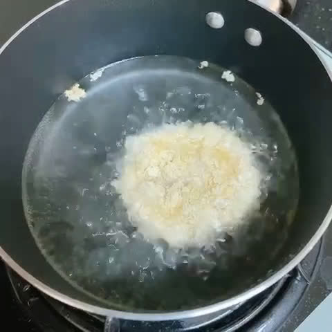 Hình bước làm 3 của món Chả Mực Chiên Xù