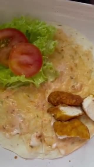 Gambar langkah 5 resipi Simple chicken tortilla wraps.